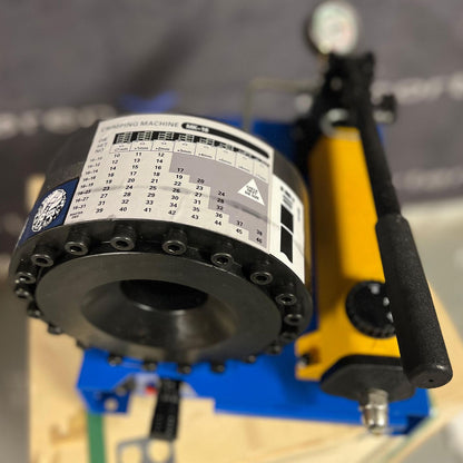 Hydraulisk slangpress med mått och specifikationer för verkstad och industri