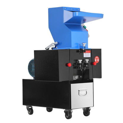 Mobil plastkvarn med hjul för enkel förflyttning i verkstad och industri