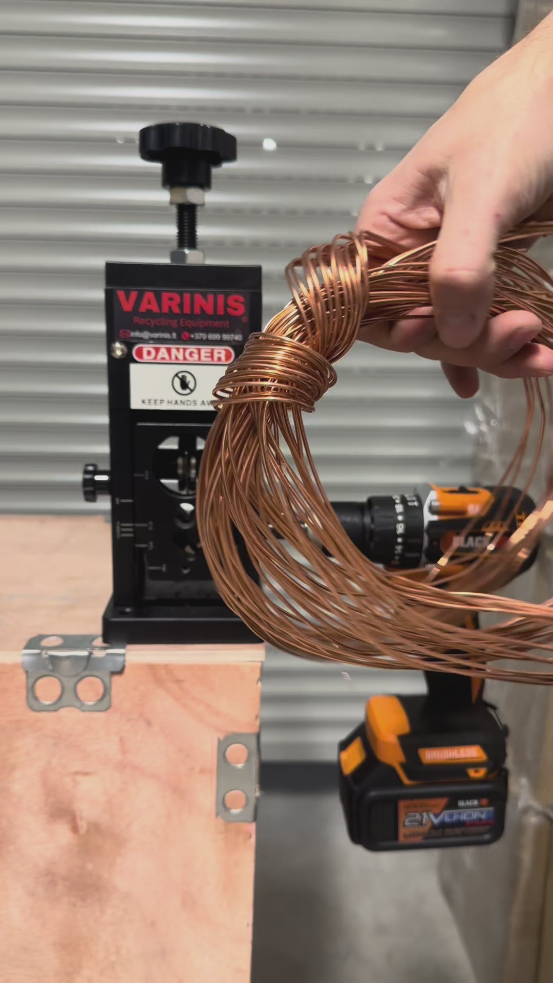 Manuell kabelskalningsmaskin för effektiv kabelskalning med borrmaskin