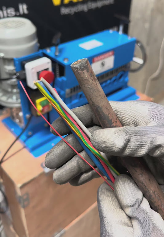 Video som visar hur GR-L1 Pro kabelskalningsmaskin används för snabb och säker kabelåtervinning