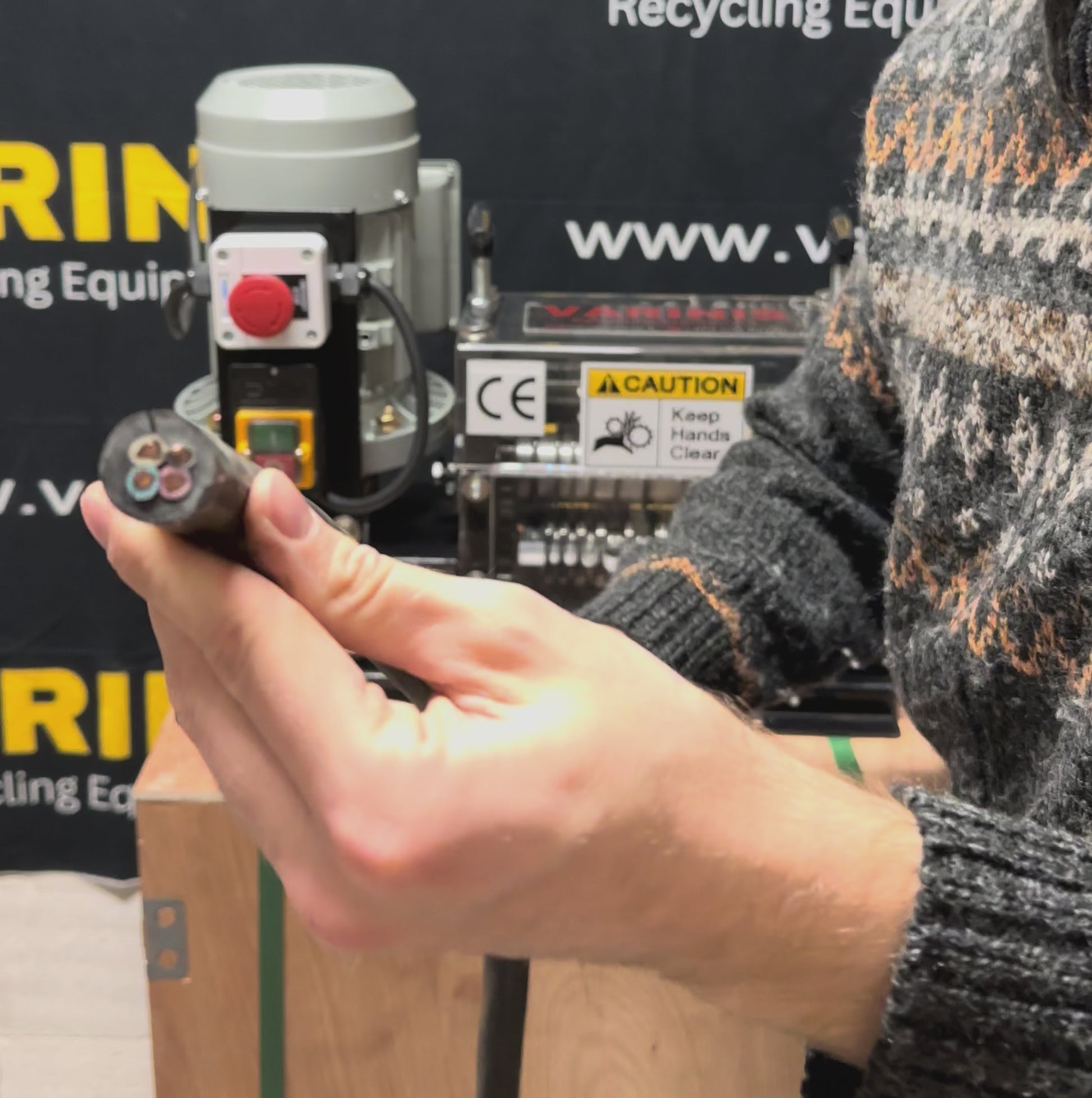 Kabelskalningsmaskin GR-M2 750 W för effektiv borttagning av isolering från koppar- och aluminiumkablar